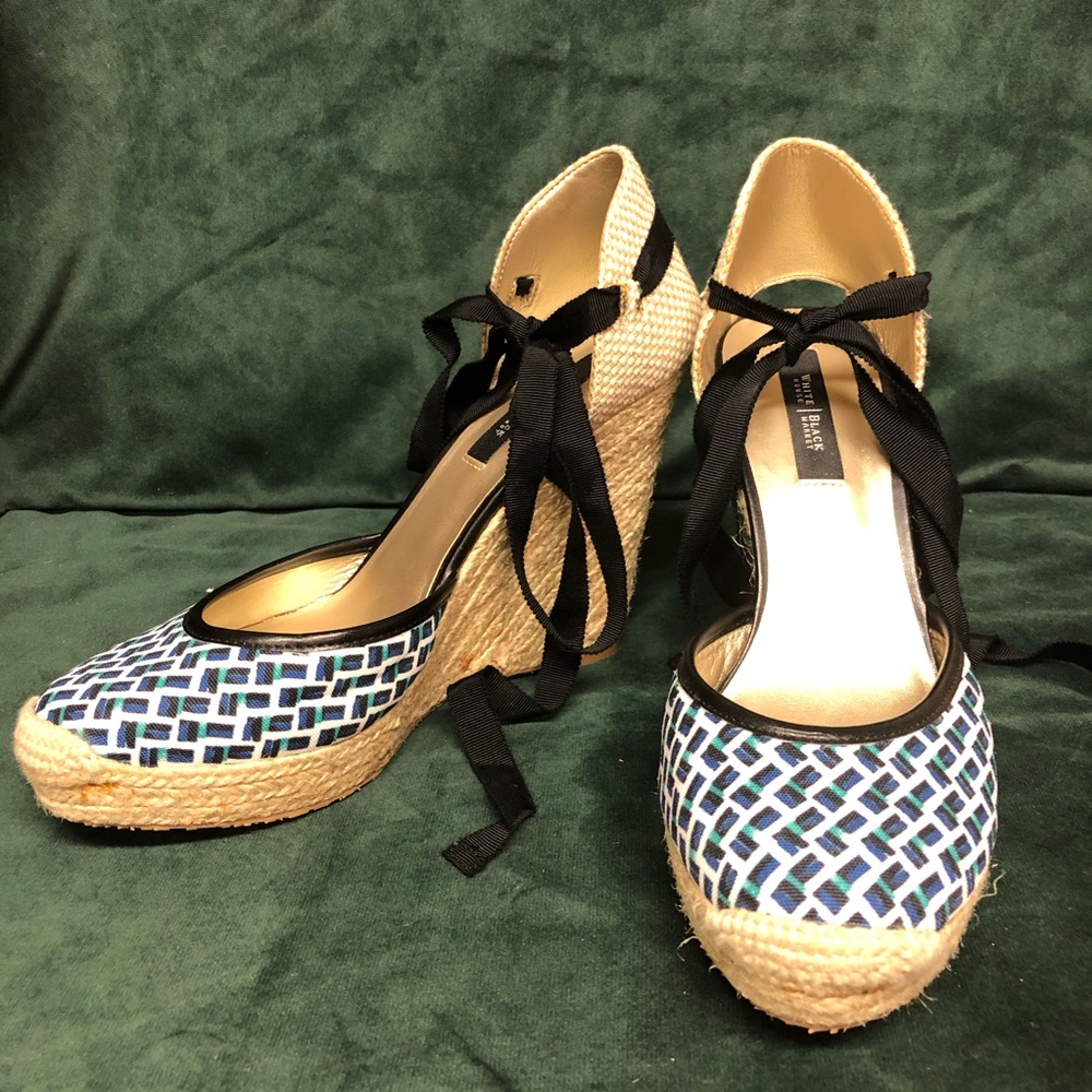 Whit House Black Market Carly Wedge 8.5